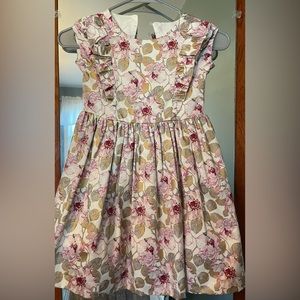 Size 5 dress, NWOT (daughter took tags off, never wore it). Excelled condition